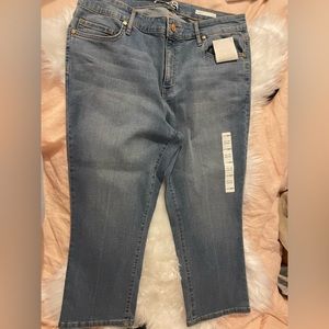 NWT Code Bleu capris. Medium denim in color. Size 14W.